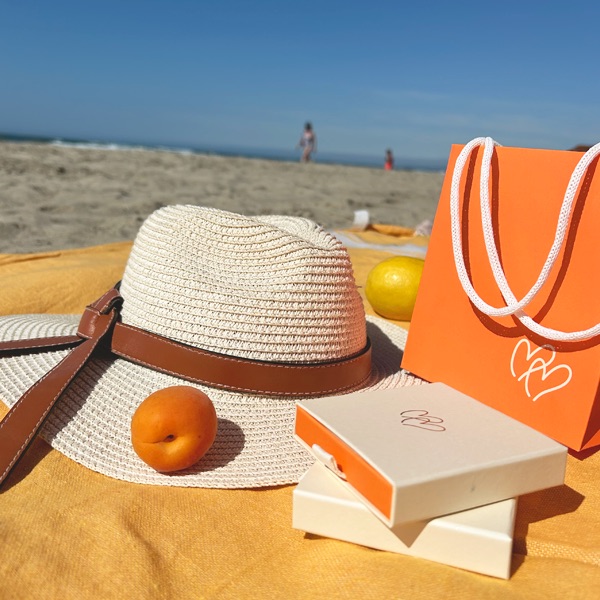 Le symbole d’un lien indéfectible : L’importance des bijoux personnalisés